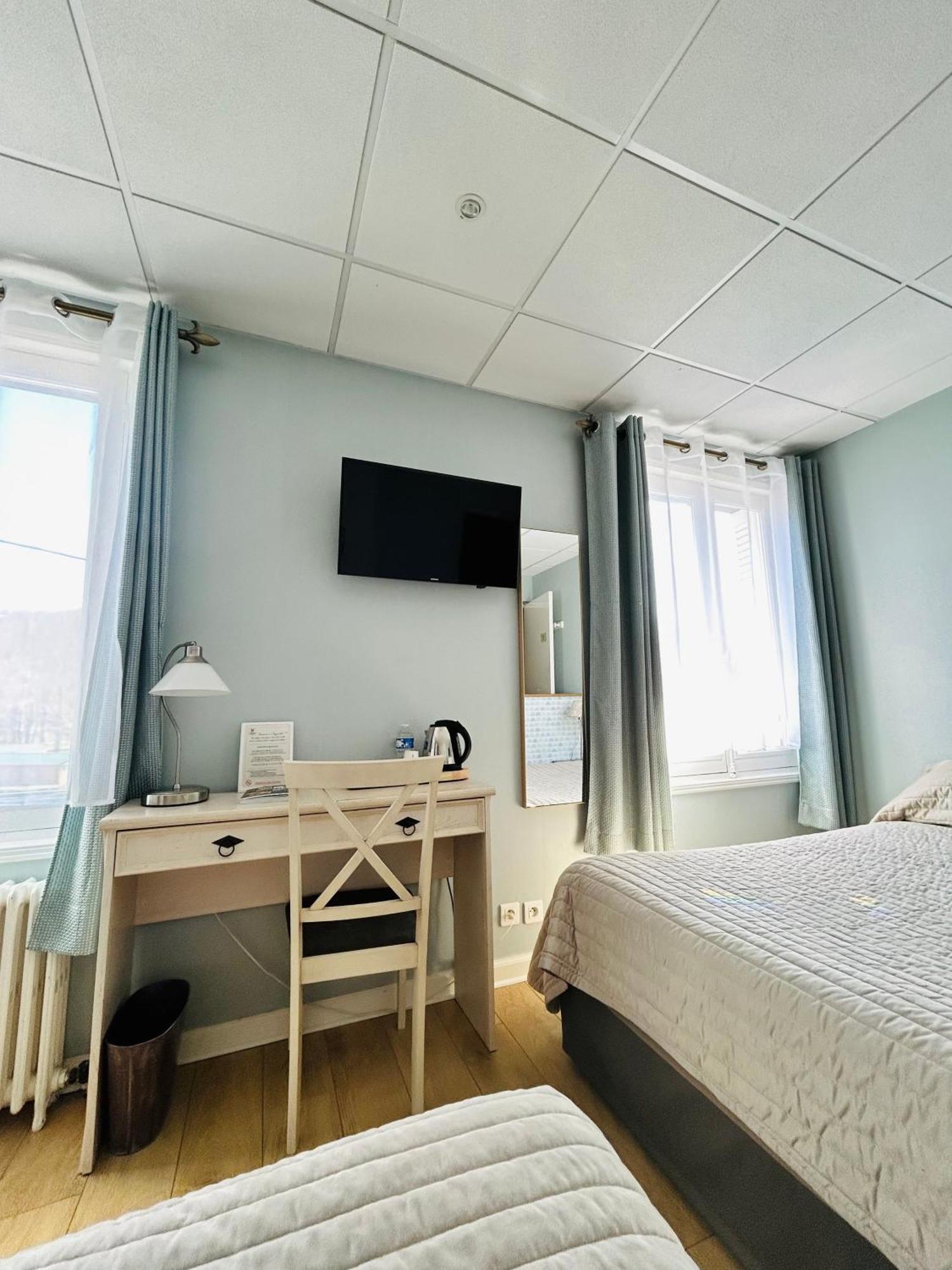 Logis Hotel L'Ayguelade ビエル エクステリア 写真