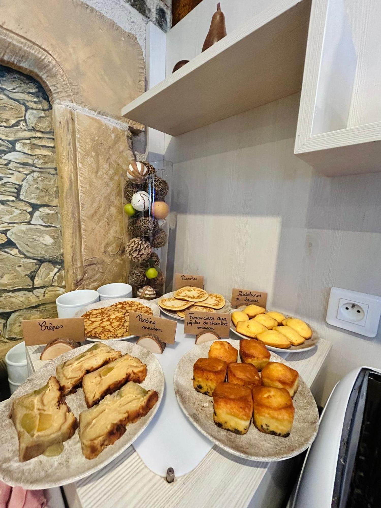 Logis Hotel L'Ayguelade ビエル エクステリア 写真