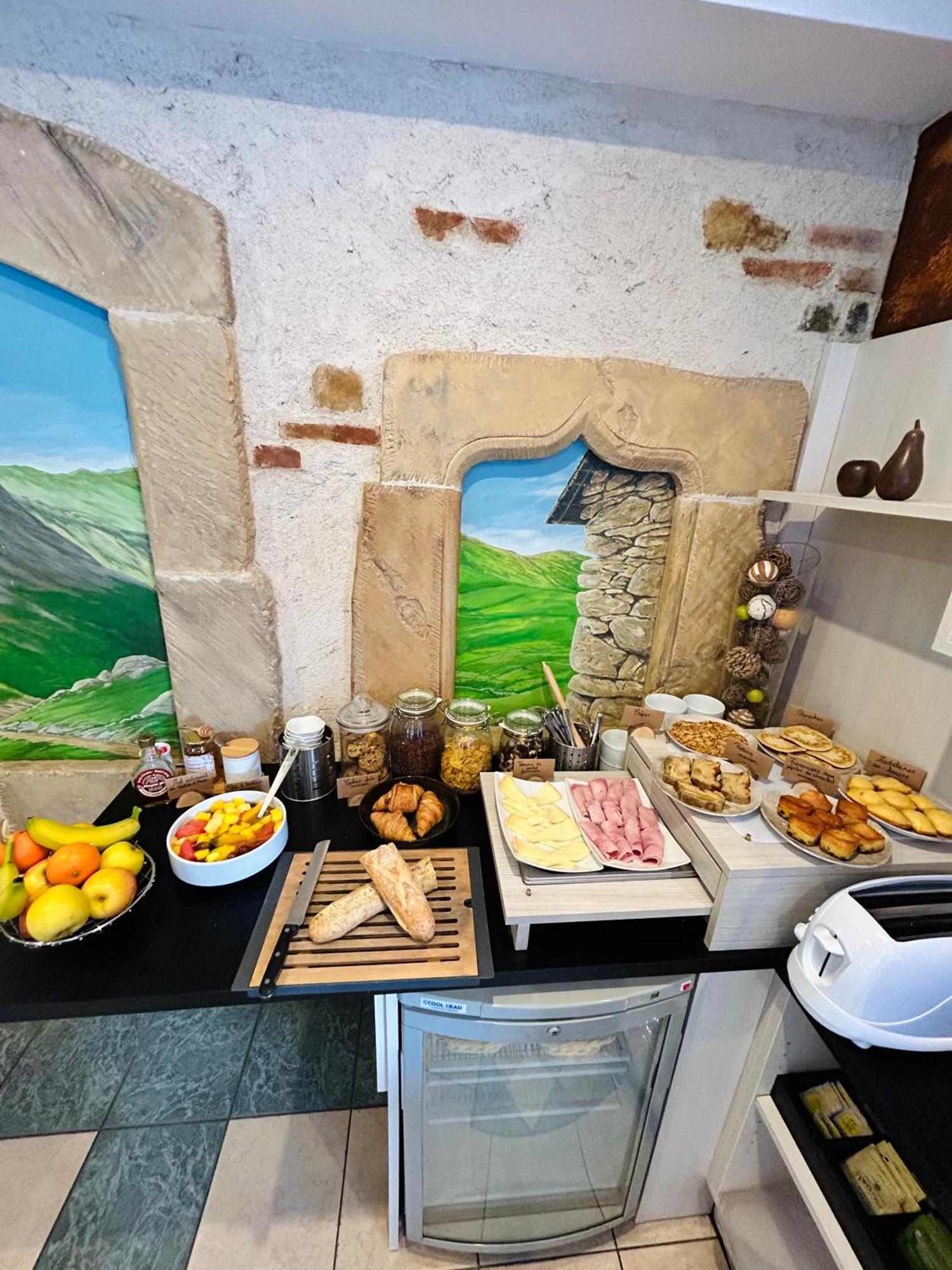 Logis Hotel L'Ayguelade ビエル エクステリア 写真