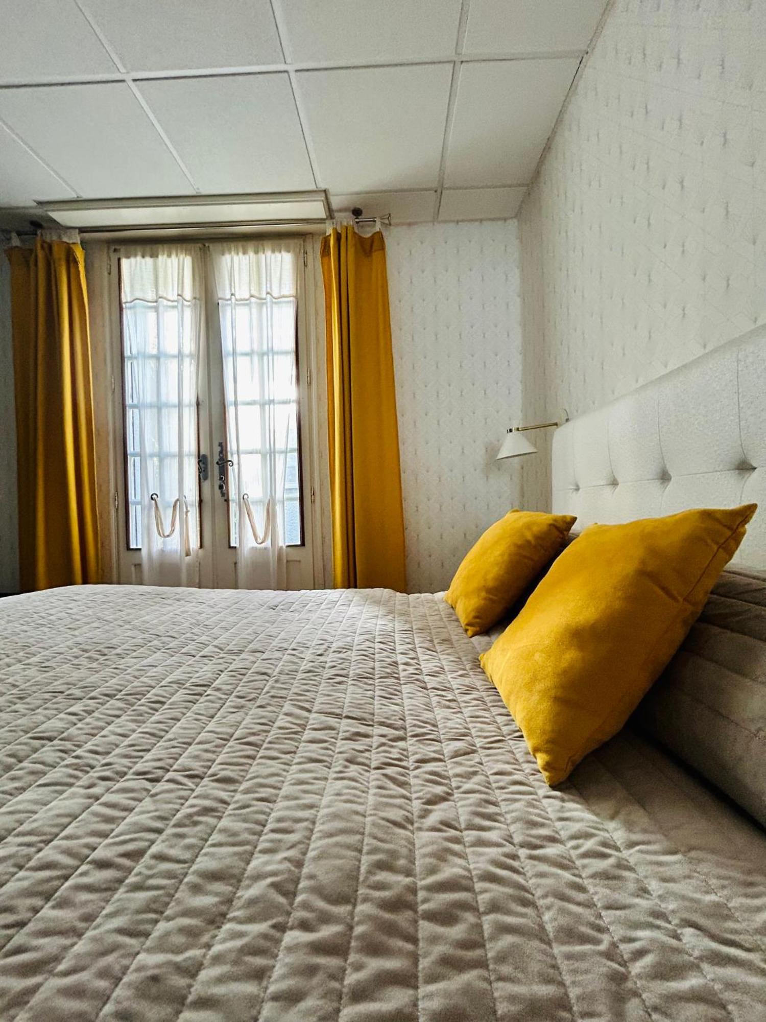 Logis Hotel L'Ayguelade ビエル エクステリア 写真