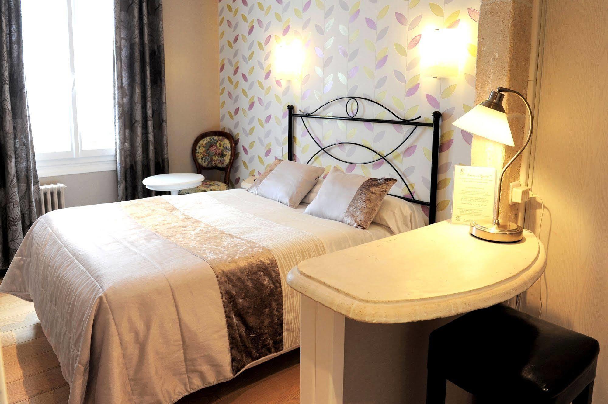 Logis Hotel L'Ayguelade ビエル エクステリア 写真