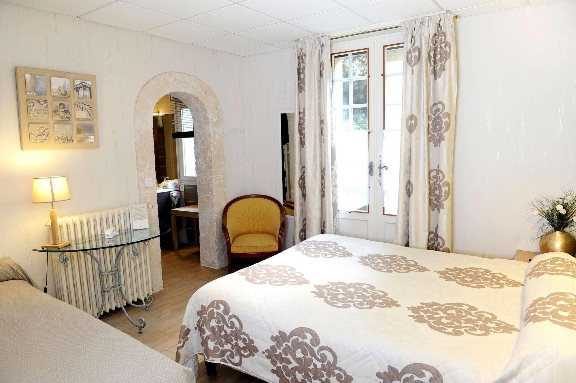 Logis Hotel L'Ayguelade ビエル エクステリア 写真