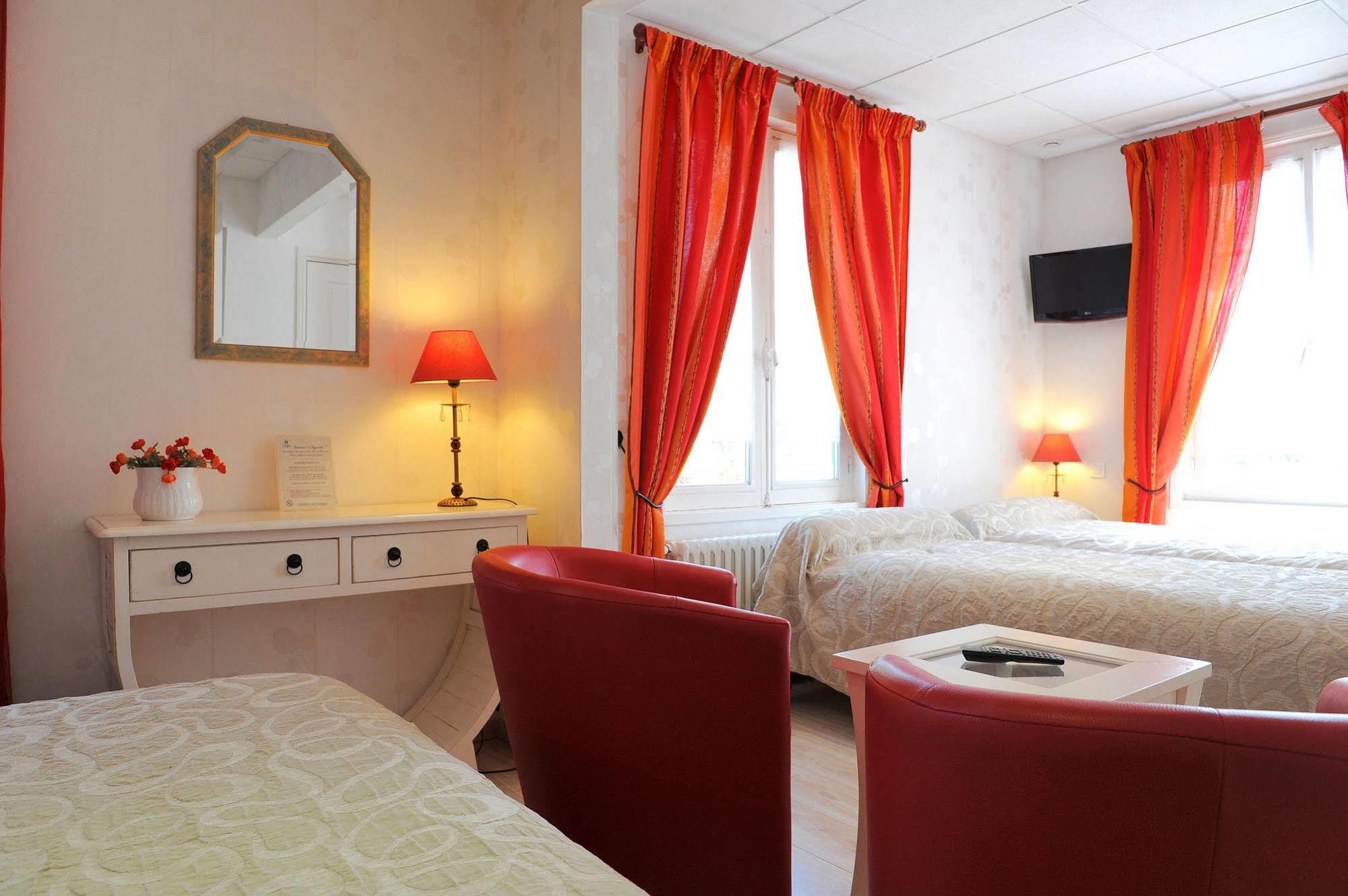 Logis Hotel L'Ayguelade ビエル エクステリア 写真
