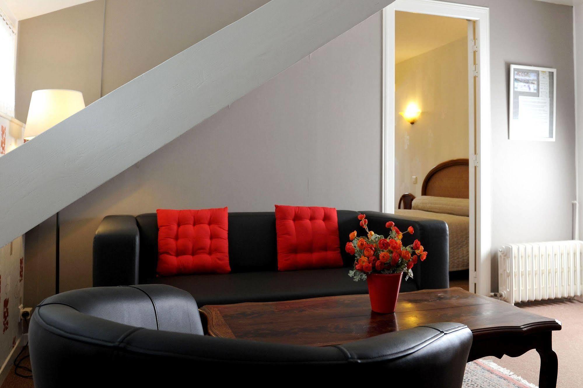 Logis Hotel L'Ayguelade ビエル エクステリア 写真