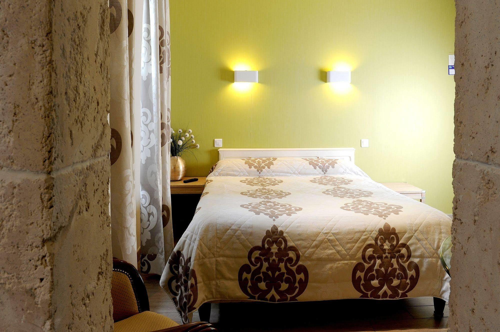 Logis Hotel L'Ayguelade ビエル エクステリア 写真