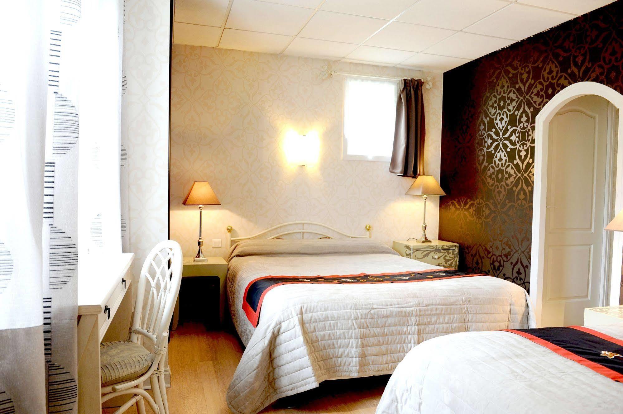 Logis Hotel L'Ayguelade ビエル エクステリア 写真
