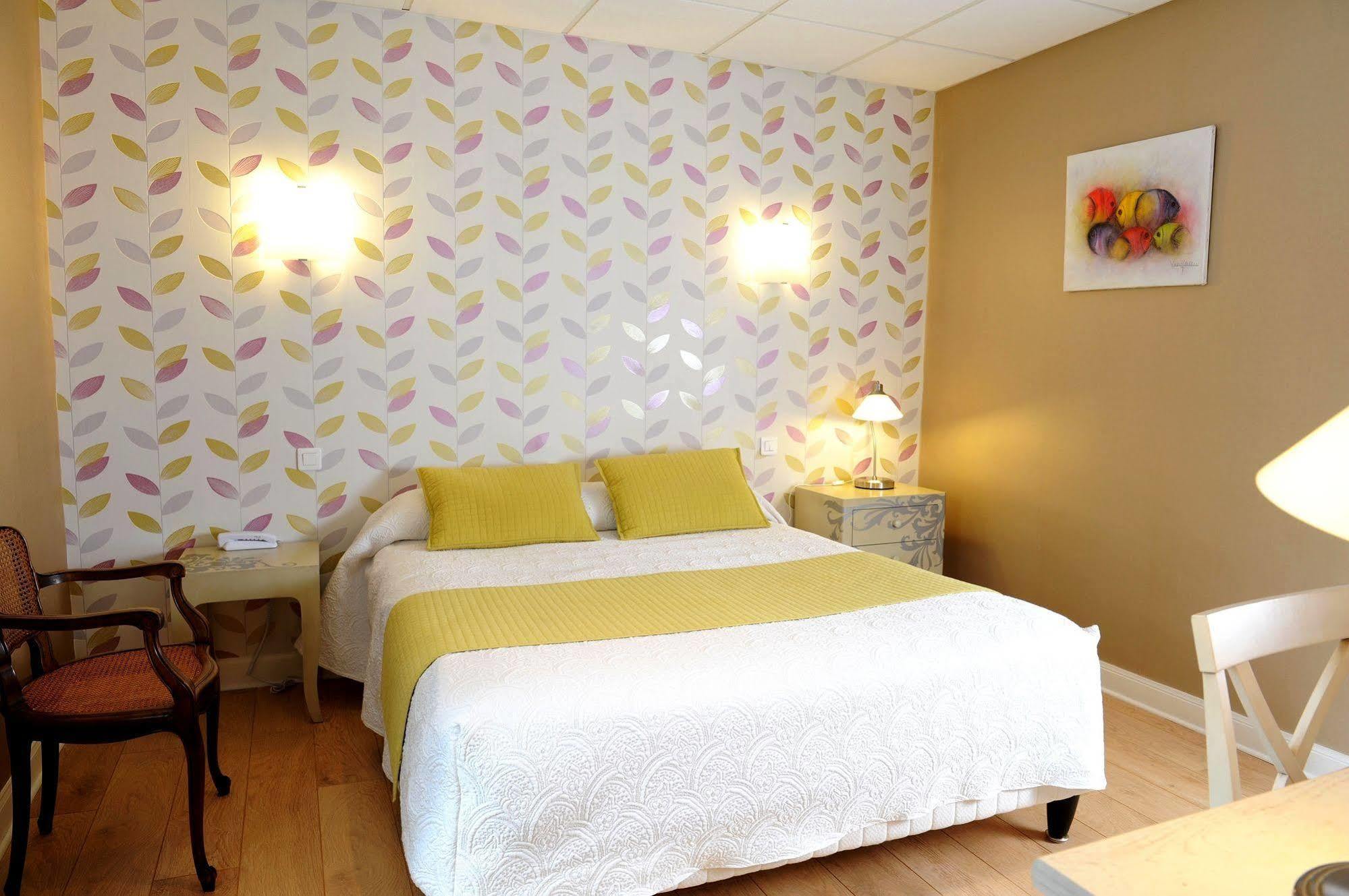 Logis Hotel L'Ayguelade ビエル エクステリア 写真