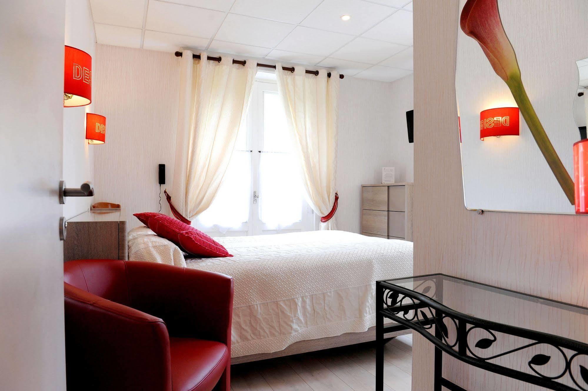 Logis Hotel L'Ayguelade ビエル エクステリア 写真